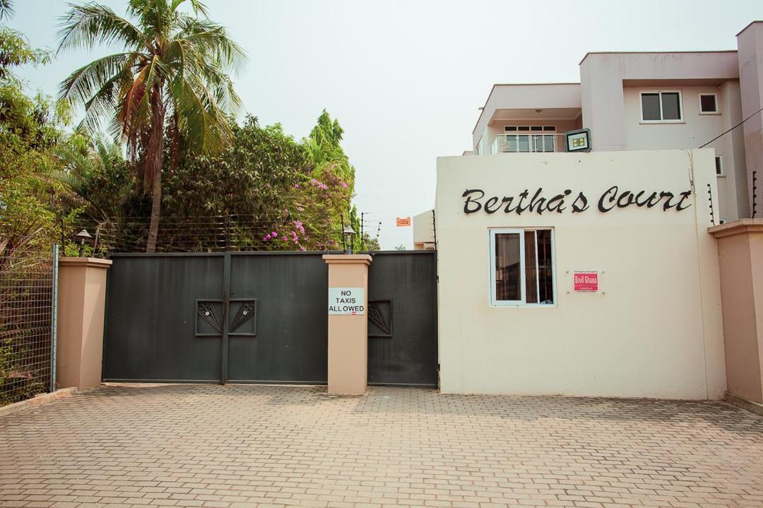 Bertha'S Court D-Plus Apartments Dzorwulu Exterior foto