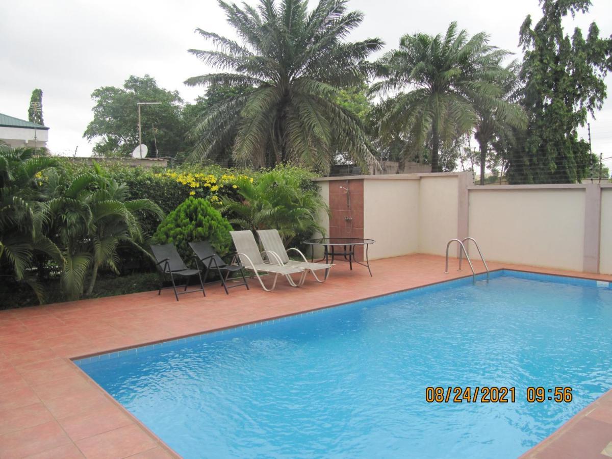 Bertha'S Court D-Plus Apartments Dzorwulu Exterior foto