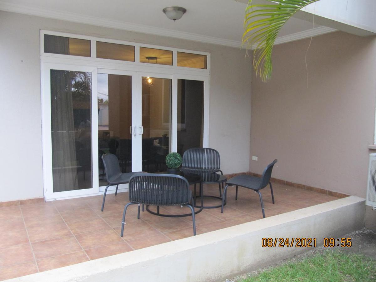 Bertha'S Court D-Plus Apartments Dzorwulu Exterior foto